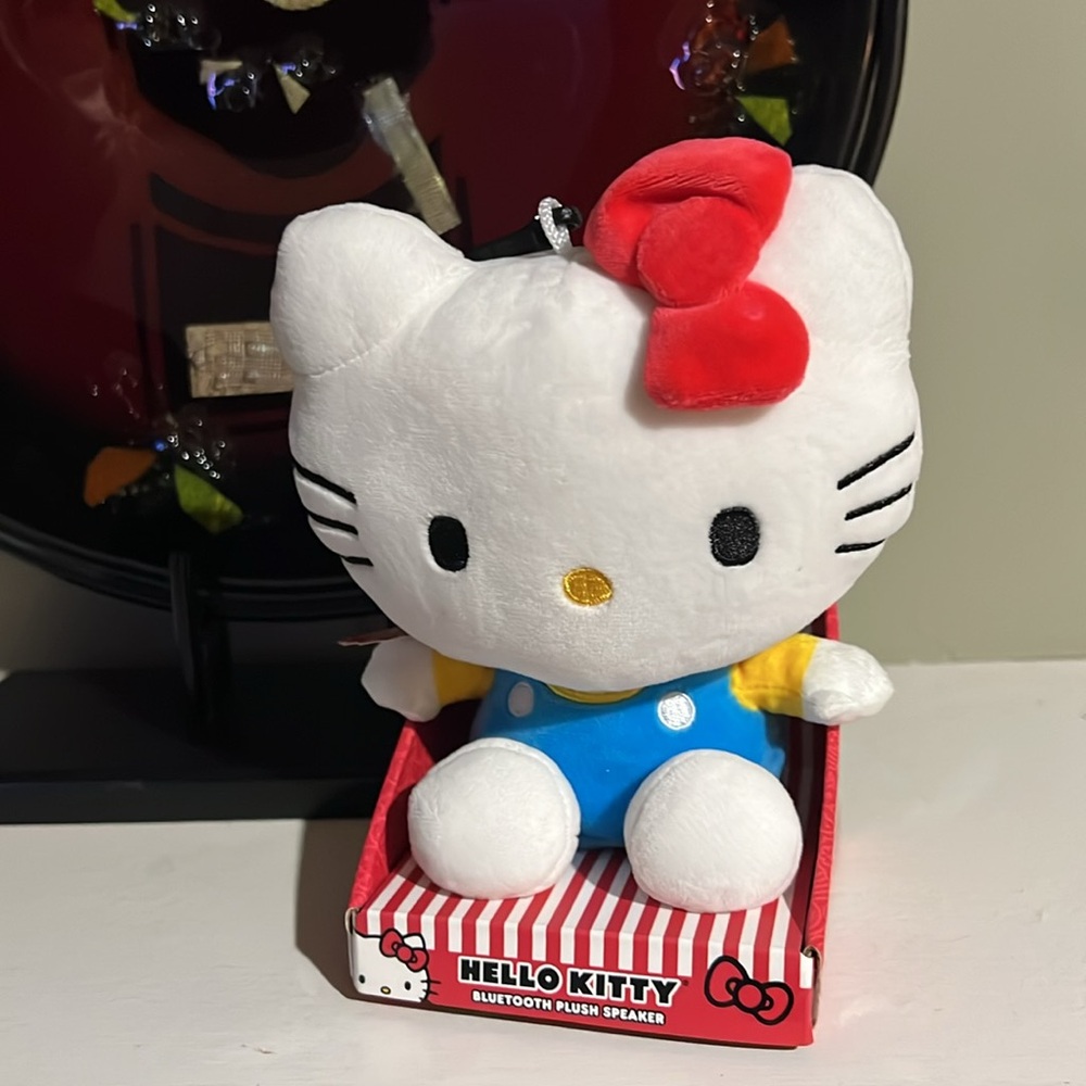 Hello Kitty Wireless Bluetooth Speaker Brand NEW in box. Super Adorable!!